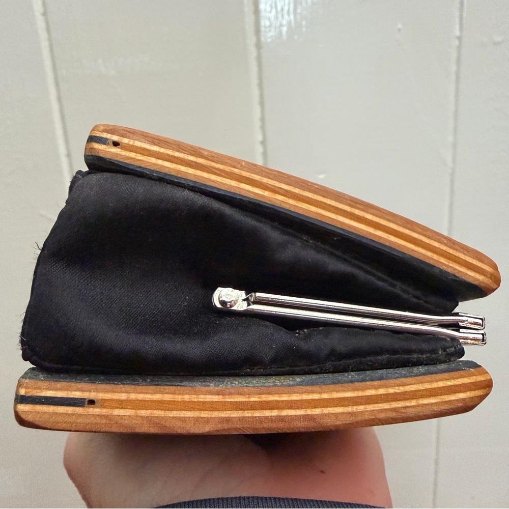 Unique Beck(y) Skateboard Clutch - Picture 4 of 6